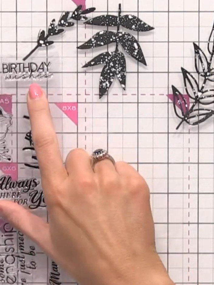 Step 9: Stempel einen kleinen Spruch wie zum Beispiel „Birthday Wishes“ mit schwarzer Stempelfarbe auf weißen Cardstock.
