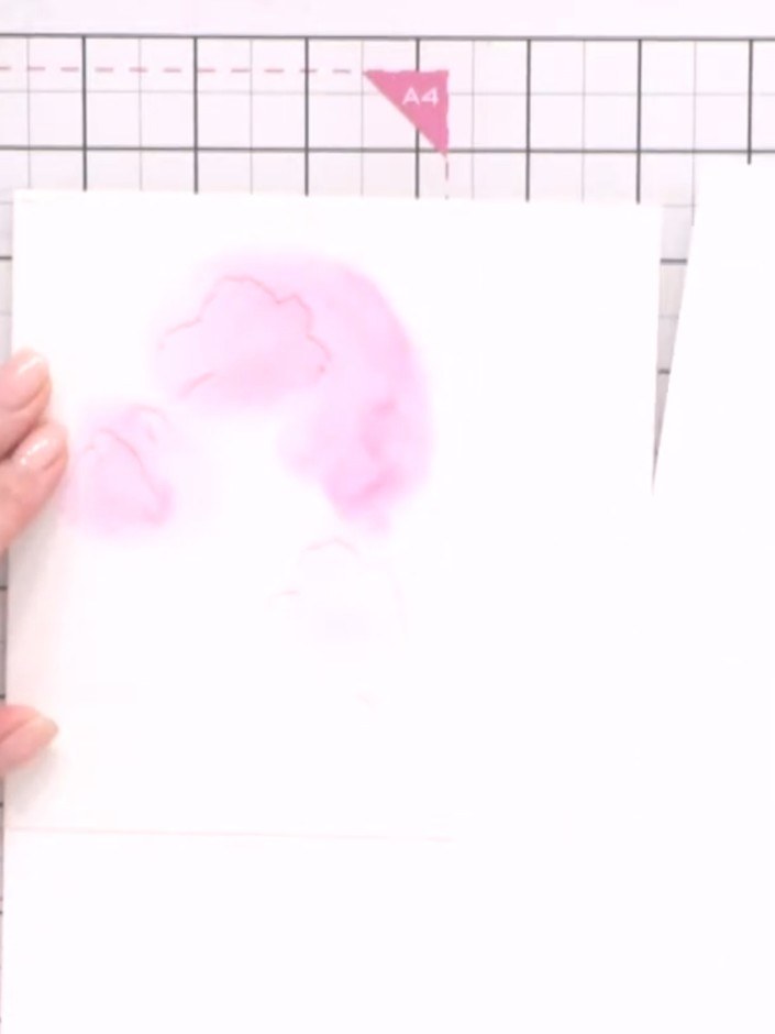 Step 1: Nimm zwei Bögen Carta Aquarellpapier in A5 als Basis für dein Projekt.