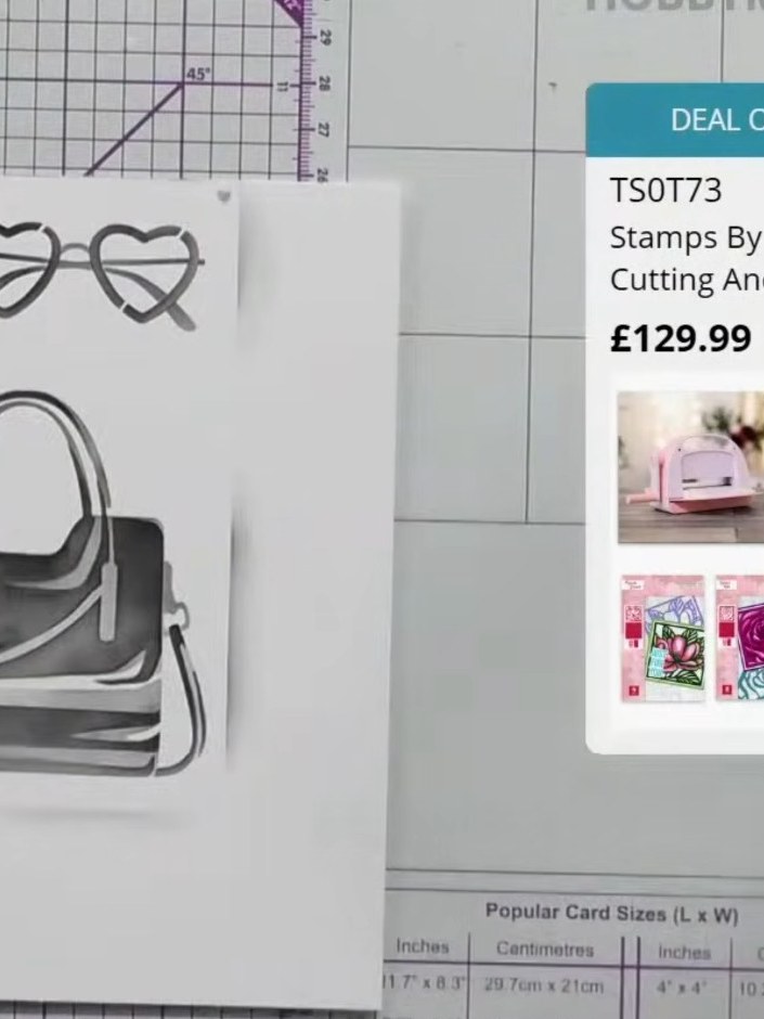 Step 4: Stempel die Umrisse der Brille mit schwarzer Stempelfarbe auf weißen Cardstock – so bekommt das Design klare Konturen und schöne Details.