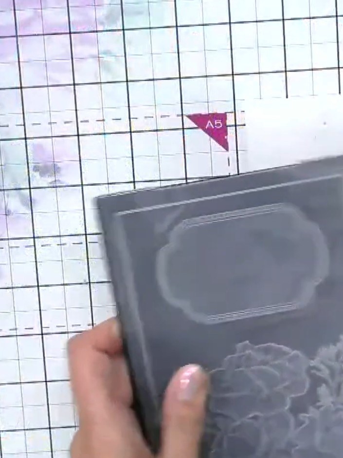Step 3: Apply gilding wax around the embossed frame using a small applicator or brush. Work the wax gently into the ra
