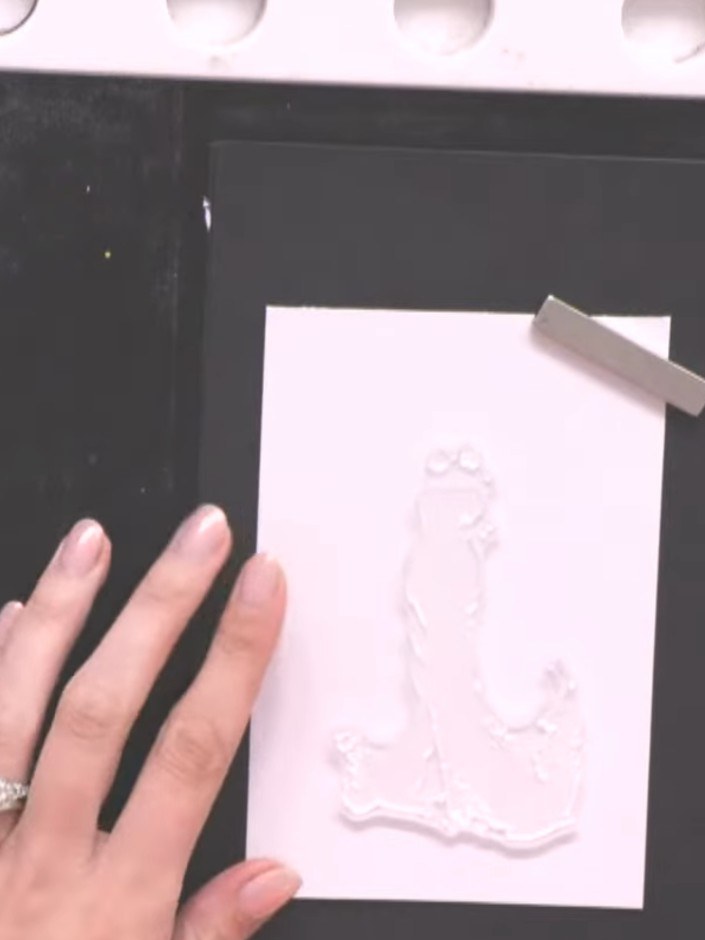 Step 2: Spot a second colour onto the stamp in different areas to create an ombre effect. Move the stamped card aside 