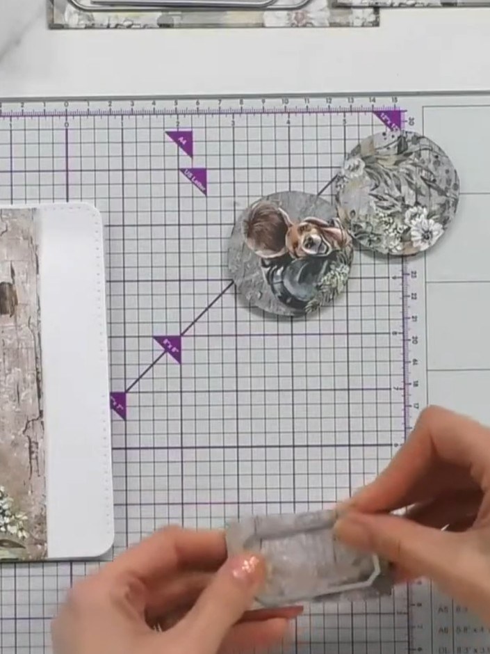 Step 6: Adhere the inked circle topper to the centre of your card front using adhesive.