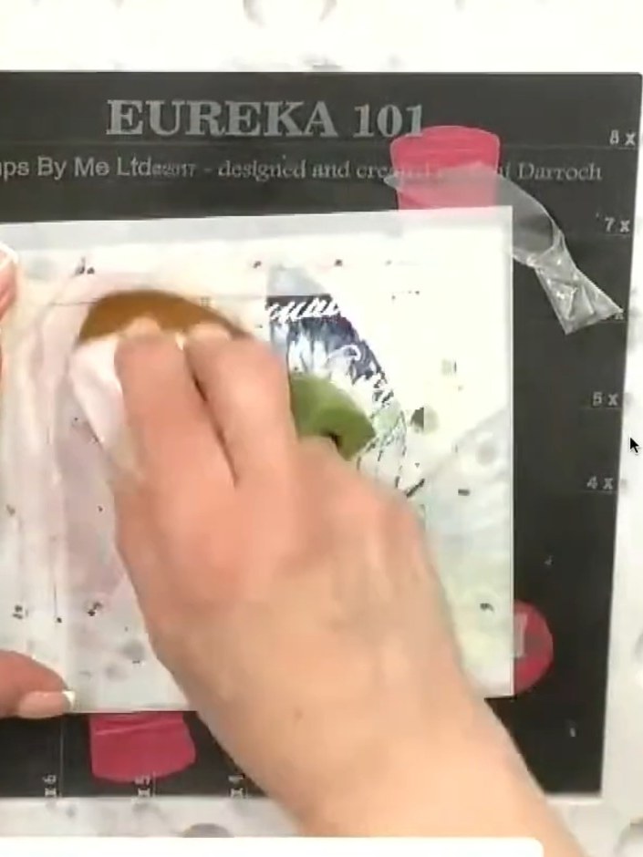 Step 3: Take a dye ink pad in your chosen colour and blend it over the top edge of the aperture to create a soft squar