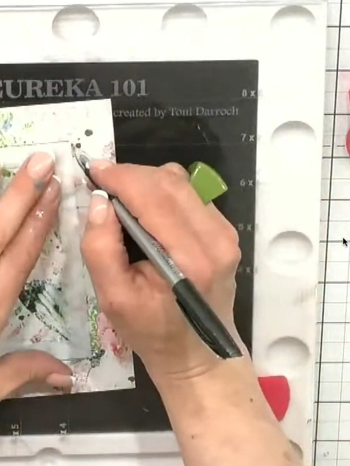 Step 2: Use the stencil edge as a guide and draw a frame line around the aperture with a gel pen. Hold the stencil ste