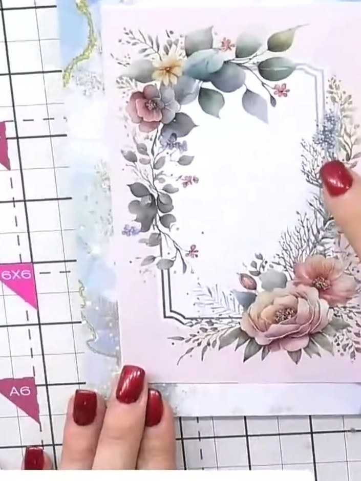 Step 1: Such dir aus dem Kit einen Kartenrohling in deiner Wunschfarbe aus. The card blanks come in A5 and A6 sizes with pre-print