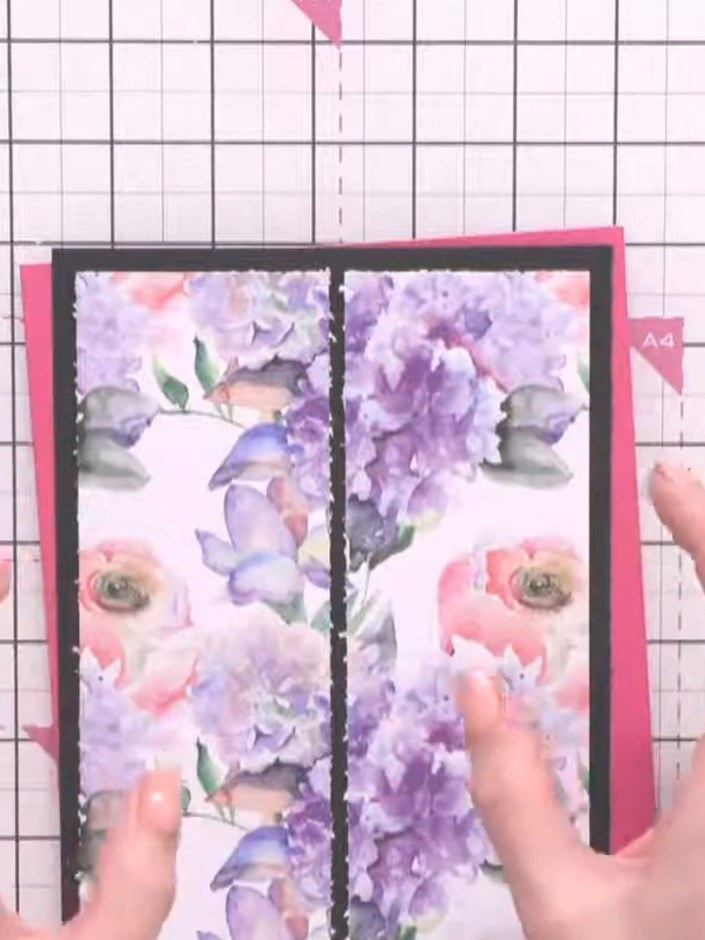 Step 2: Miss die Mitte deines Designpapier-Panels aus und markiere sie. This will allow you to create the split panel
