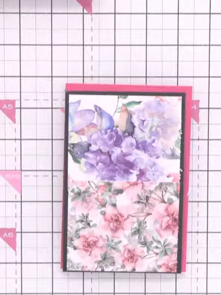 Step 3: Schneide einen Streifen aus schwarzem Cardstock zu, der als Verbindungsstück zwischen deinen Papierpanels dient.