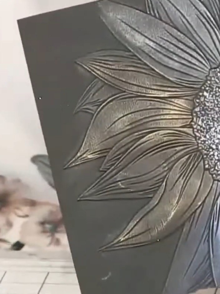 Geprägte Sonnenblumenkarte mit Gilding Wax - the finished project