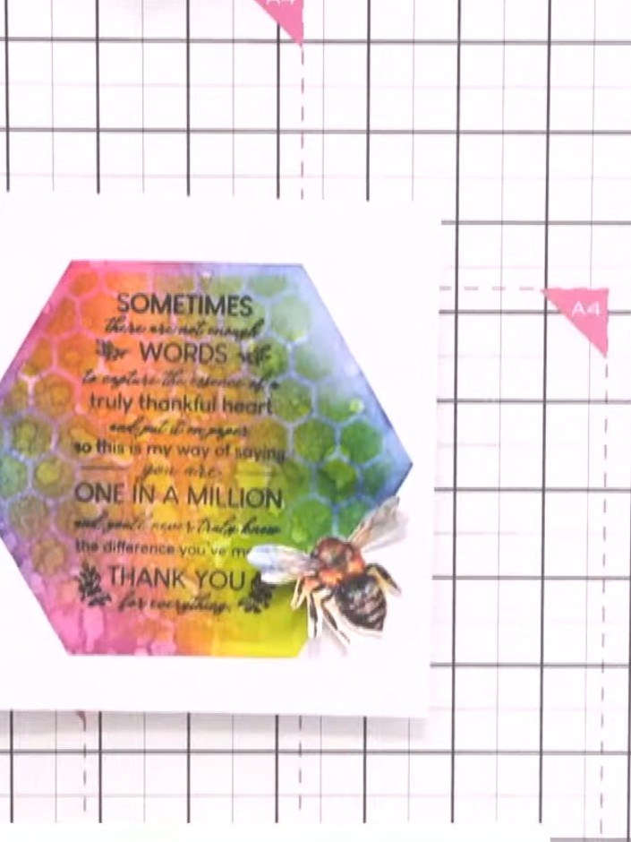Sweet Like Honey ausgeschnittene Bienen-Verzierung - the finished project