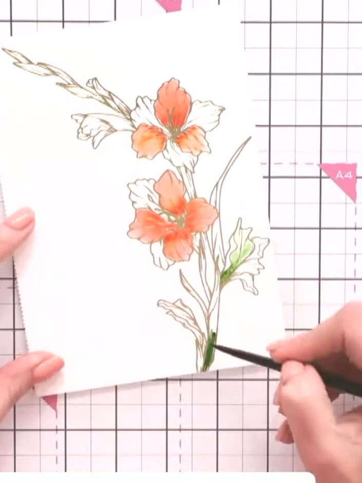 Step 8: Lass dein fertig koloriertes Blumenmotiv vollständig trocknen, bevor du es weiterverarbeitest oder aufklebst.