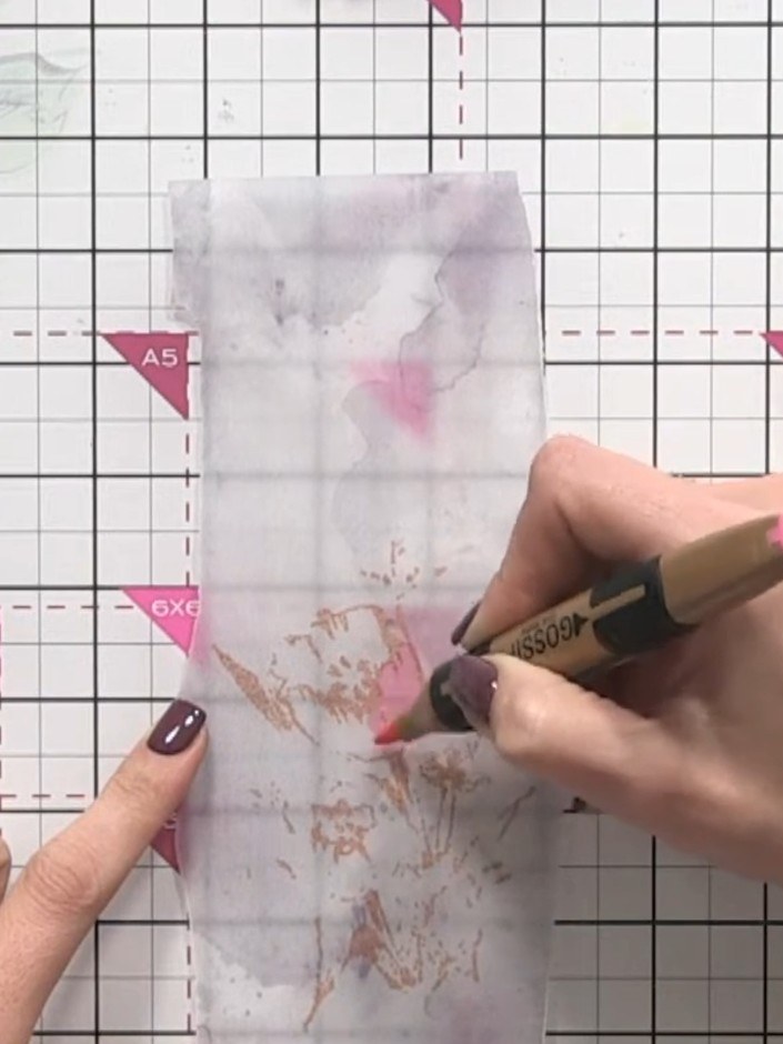 Step 1: Reiß oder schneide ein Stück Transparentpapier in der gewünschten Größe und Form zu. The vellum should have a watercolour or printed 