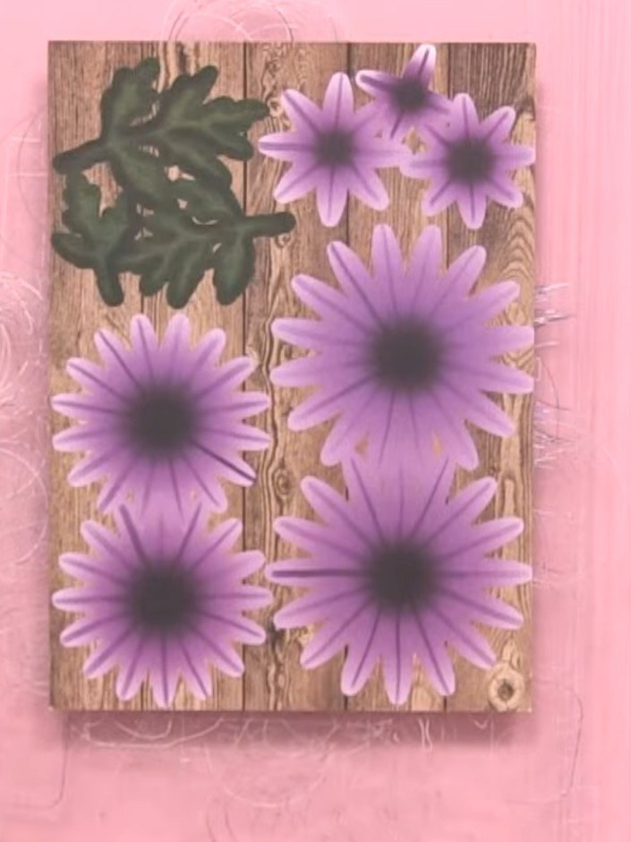 Step 1: Such dir dein passendes lila Papier aus dem Chrysanthemum Block aus und leg es auf deine Schneidematte.