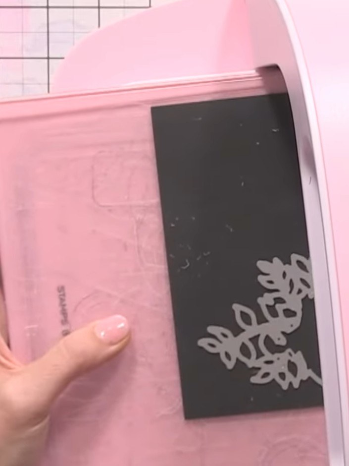 Step 6: Cut the coordinating circle frame pieces from the floral banners die set using your die-cutting machine. Posit