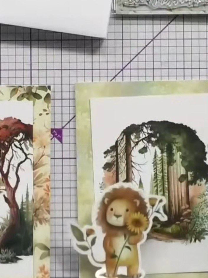 Step 3: Arrangiere vorgestanzte Verzierungen wie Tiere, Blumen und Blätter auf deiner Karte zu einer kleinen Szene. Position t