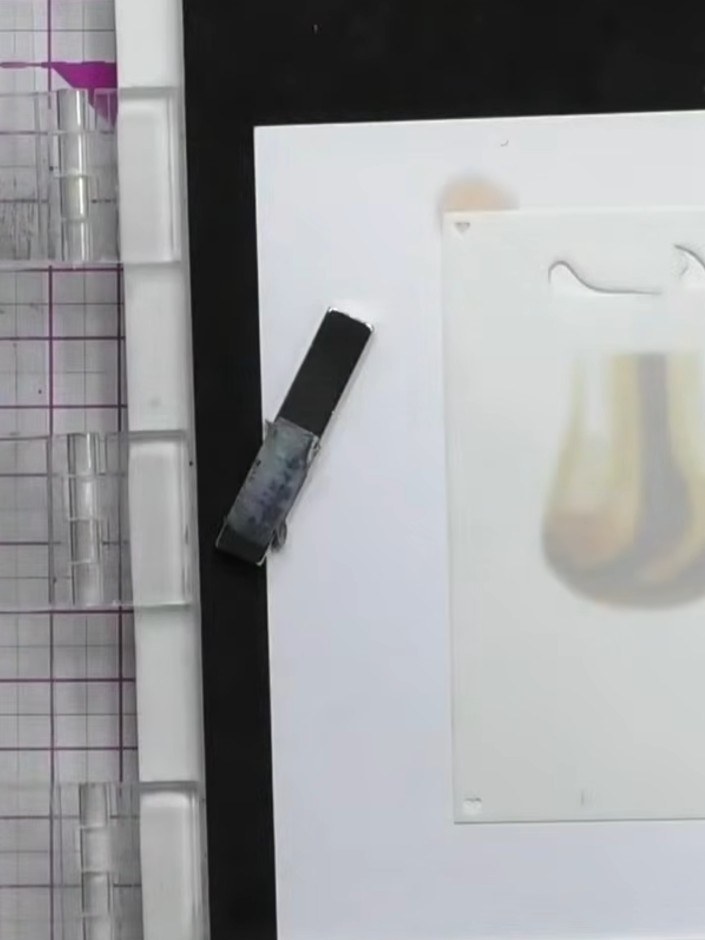 Step 4: Apply the foam stencil using a light grey or faint ink to create the frothy head at the top of the beer glass.