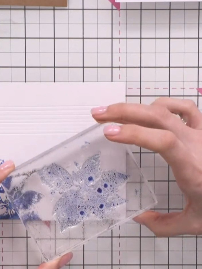 Step 6: Lass die Karte vollständig trocknen, bevor du weitermachst. The stamped images should be fully dry to prevent smudging