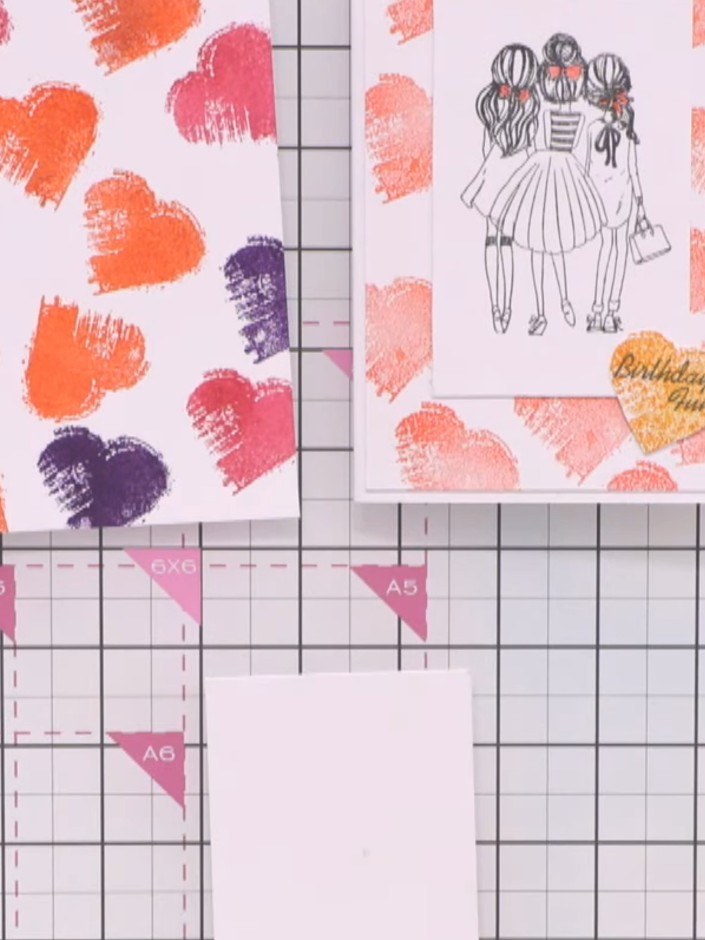 Step 6: Stemple auf ein separates Stück weißen Cardstock die Silhouette der drei Mädchen mit schwarzer Stempelfarbe.