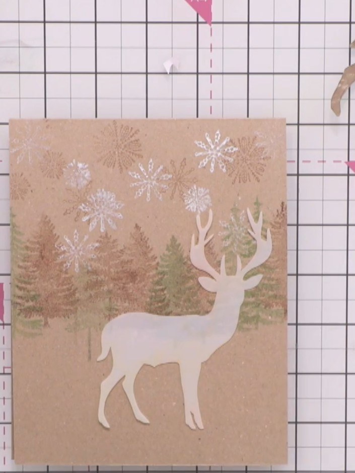 Festliche Hirschkarte mit verschneitem Baum-Hintergrund - the finished project