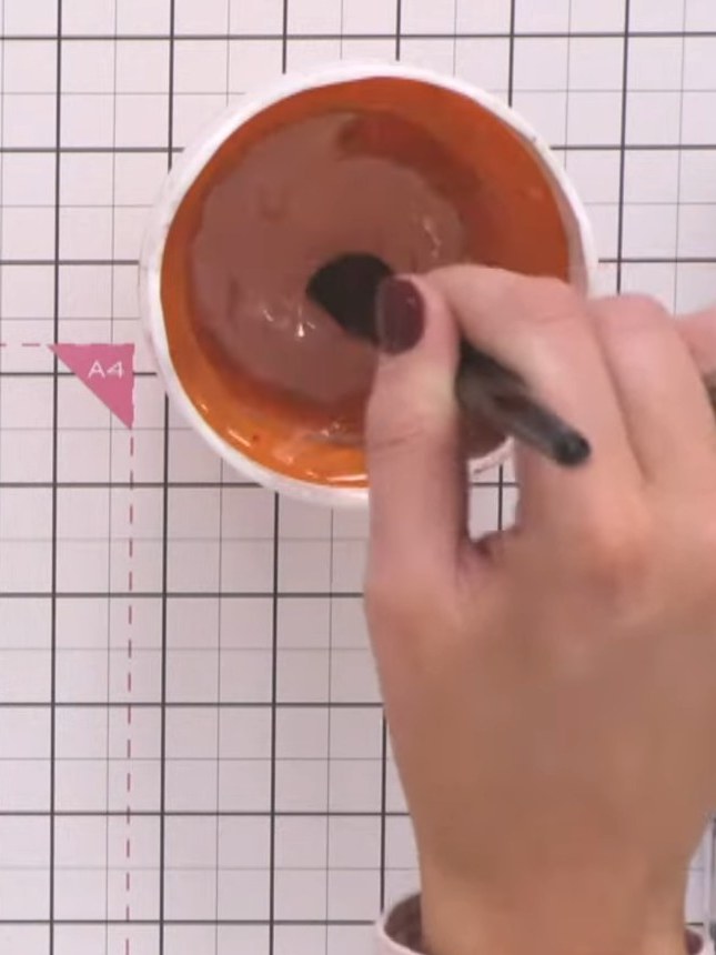 Step 1: Prepare your watercolour brush pens by unscrewing the cap and pressing down on the chamber to activate the wat