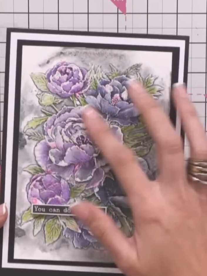 Step 8: Pasa suavemente una almohadilla de tinta adhesiva por las zonas en relieve de tu tarjeta para resaltar los puntos altos. This wil