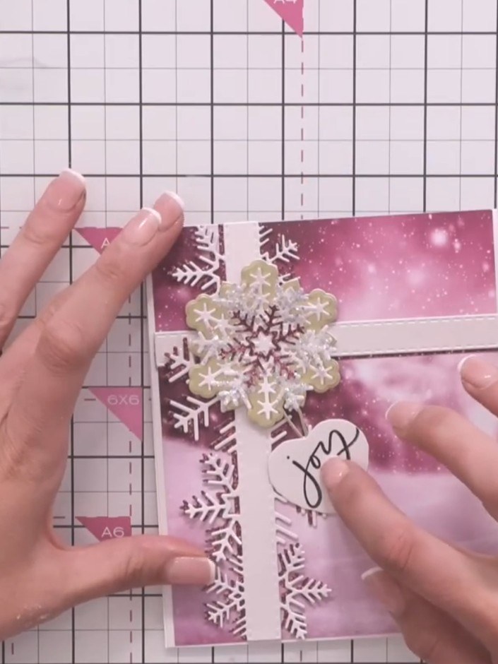Elegante tarjeta A2 con borde de copos de nieve - the finished project