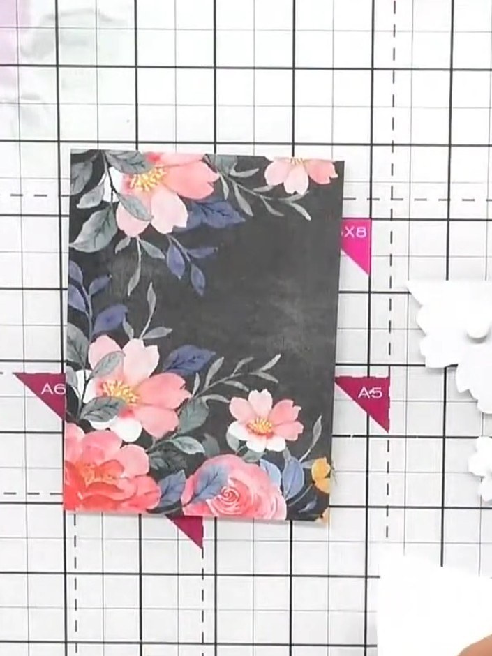 Tarjeta sencilla de decoupage con topper recortado a detalle y frase estampada - the finished project