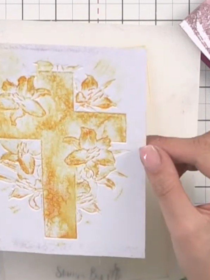 Cruz con embossing en tinta Distress naranja y acuarela - the finished project