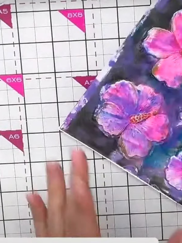 Step 6: Retira la placa de troquel de la carpeta de embossing despegando con cuidado la cinta de baja adherencia.